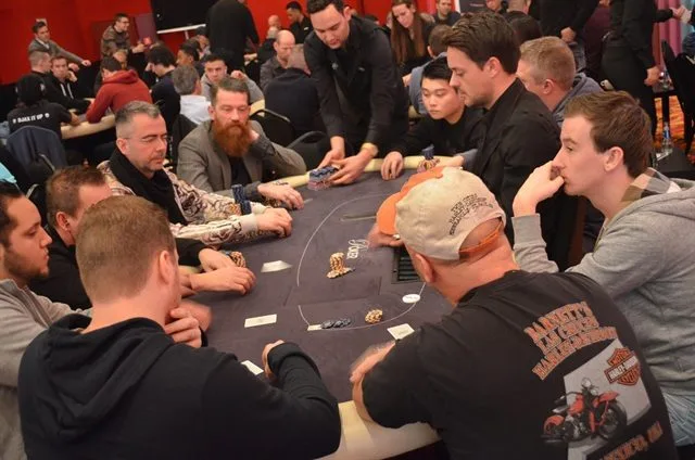 Tafel Kennedy-Renkers | 2015/01 - Utrecht Poker Series - 700 eu Main Event 